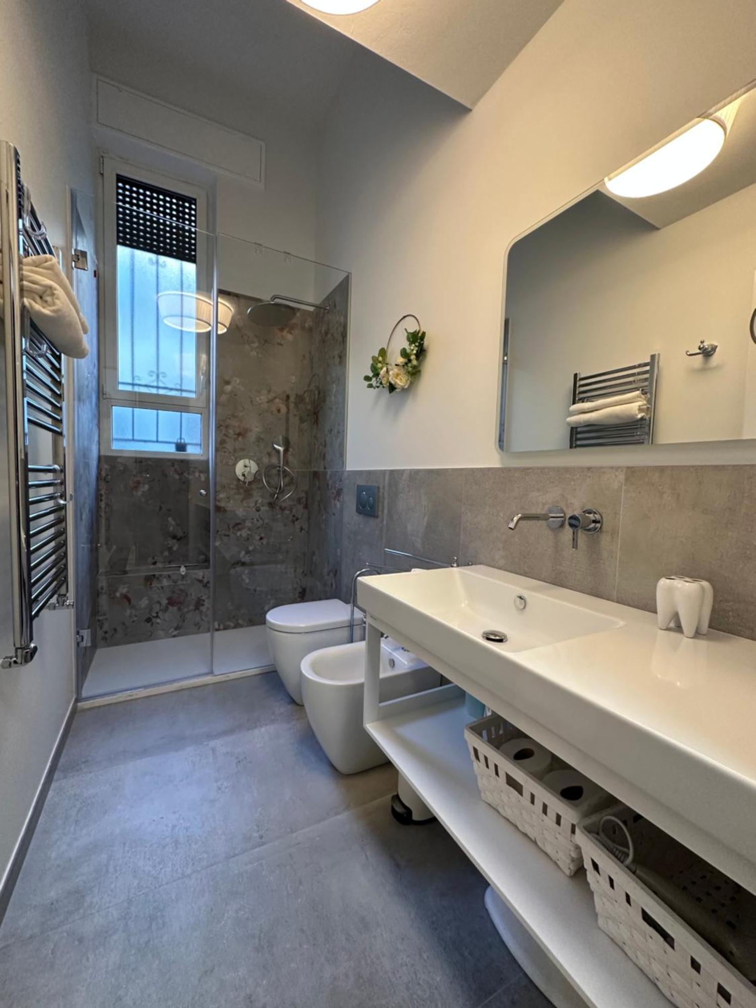 Flowers, A Cozy Suite In Milano Eksteriør bilde